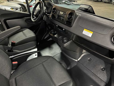 Used 2025 Mercedes-Benz Sprinter 2500 image 11