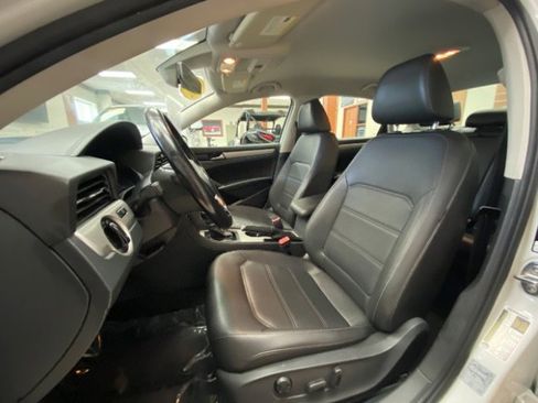 Used 2020 Volkswagen Passat 2.0T SE FWD image 11