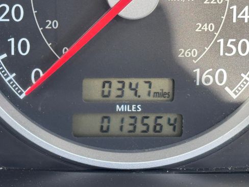 Used 2005 Chrysler Crossfire Limited RWD image 13