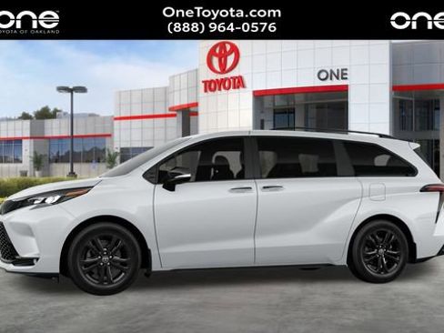 New 2026 Toyota Sienna XSE image 4