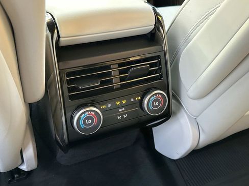 Used 2024 Land Rover Range Rover Sport SE image 15
