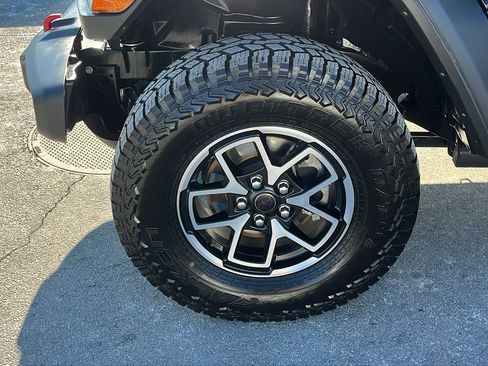 Used 2024 Jeep Wrangler Unlimited Rubicon image 6