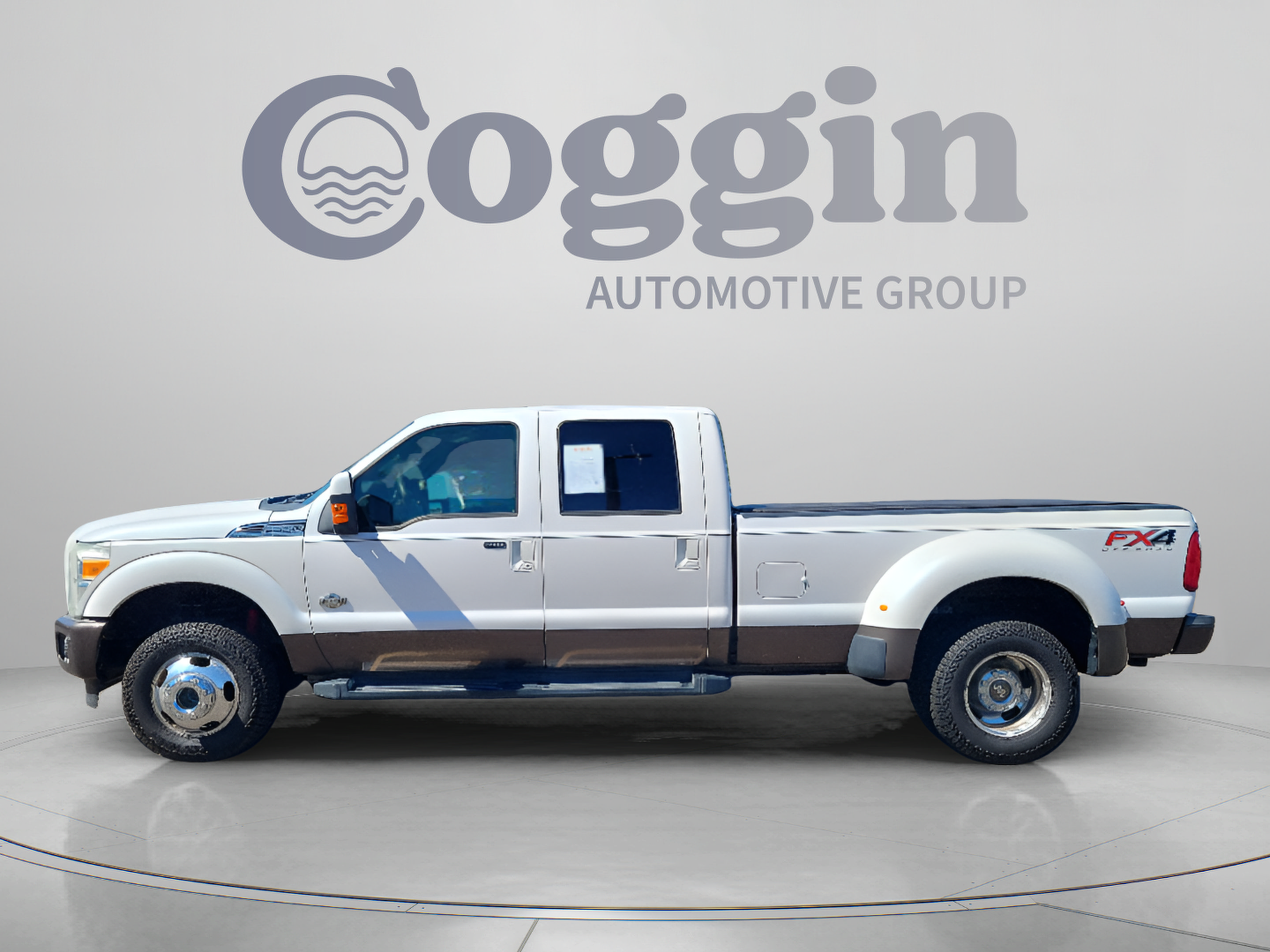 Used 2015 Ford F350 King Ranch w/ FX4 Off-Road Package AWD/4WD image 2