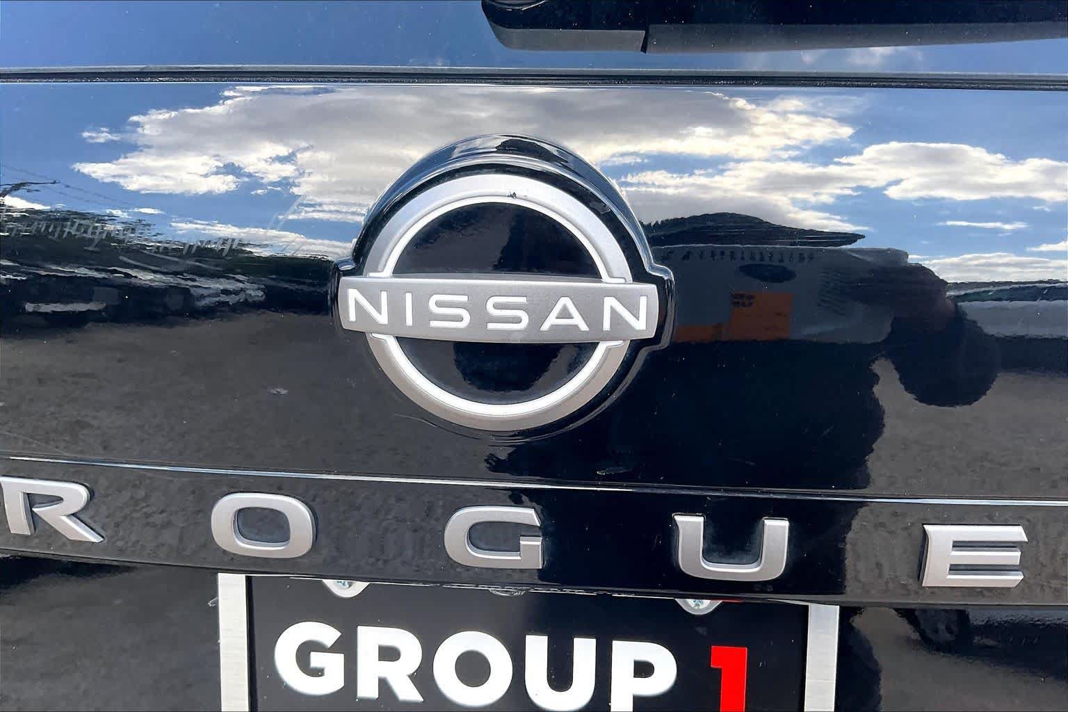 Used 2025 Nissan Rogue SV FWD image 30