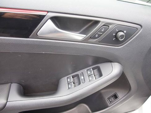 Used 2016 Volkswagen Jetta GLI SE FWD image 8