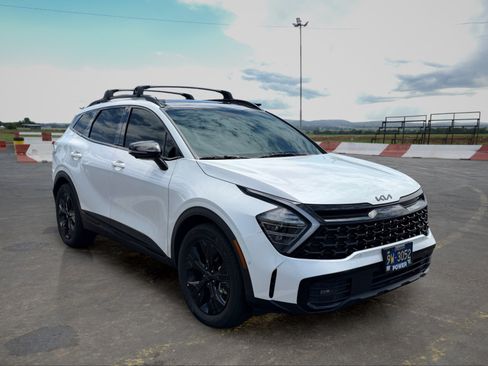 Certified 2025 Kia Sportage X-Line Prestige AWD/4WD image 2