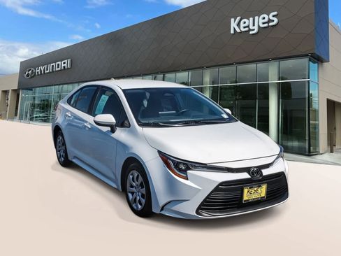 Used 2024 Toyota Corolla LE image 3