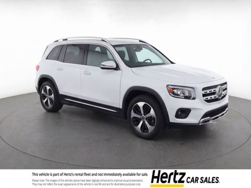 Used 2025 Mercedes-Benz GLB 250 4MATIC image 1
