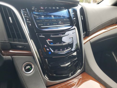 Used 2019 Cadillac Escalade 2WD image 25