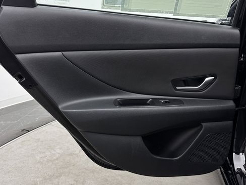 Used 2022 Hyundai Elantra SEL w/ Convenience Package FWD image 22