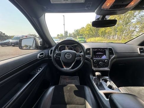 Used 2018 Jeep Grand Cherokee Altitude AWD/4WD image 16