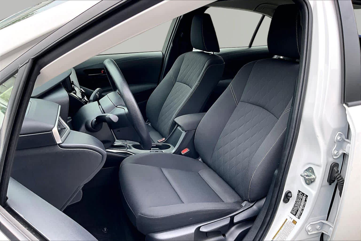 Used 2025 Toyota Corolla LE FWD image 8