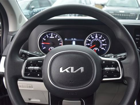 Certified 2023 Kia Carnival LX image 26