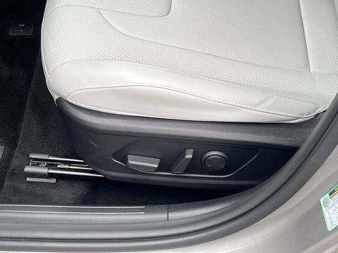 Certified 2023 Hyundai Elantra Limited FWD image 10
