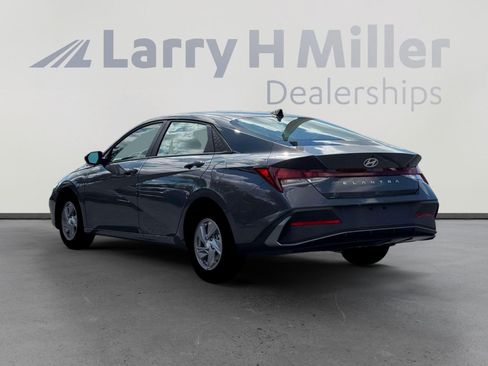 New 2026 Hyundai Elantra SE FWD image 5