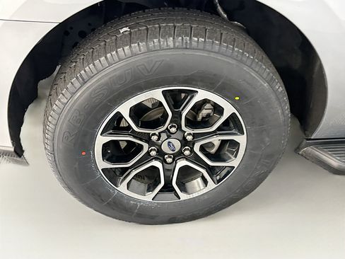 Used 2024 Ford Expedition Max XLT image 11