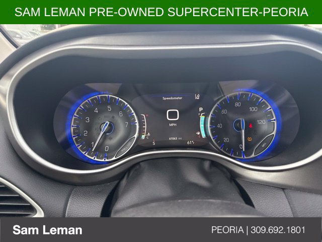 Used 2024 Chrysler Pacifica Touring-L FWD image 11