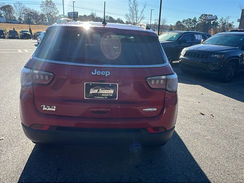 Used 2024 Jeep Compass Latitude image 9