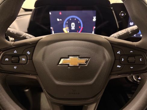 Used 2025 Chevrolet Trax LT FWD image 16