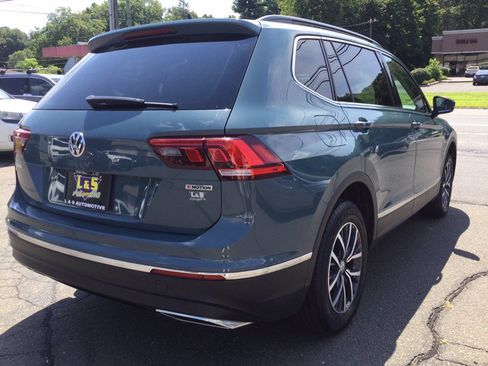 Used 2020 Volkswagen Tiguan SE w/ Panoramic Sunroof Package AWD/4WD image 8