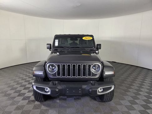 Used 2025 Jeep Wrangler Unlimited Sahara AWD/4WD image 4