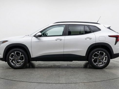 Used 2025 Chevrolet Trax LT image 5