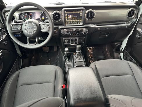 Used 2023 Jeep Wrangler Unlimited w/ Sun & Screen Package AWD/4WD image 13