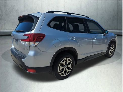 Used 2019 Subaru Forester Premium w/ All-Weather Package AWD/4WD image 6