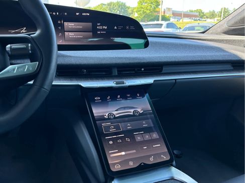 Used 2024 Lucid Air Touring AWD/4WD image 17