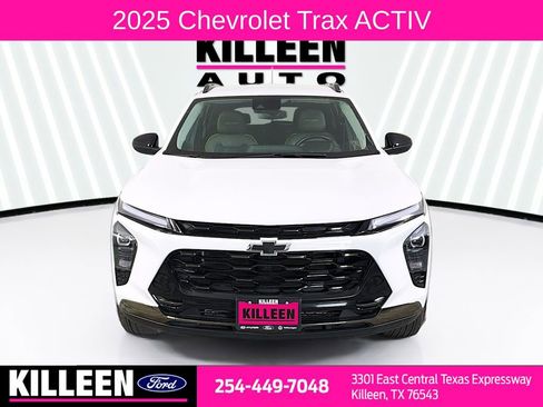 Used 2025 Chevrolet Trax ACTIV w/ Driver Confidence Package image 2