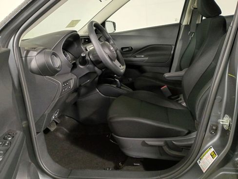 New 2025 Nissan Kicks Play S image 9