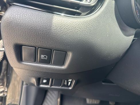 Used 2019 Toyota C-HR XLE FWD image 14