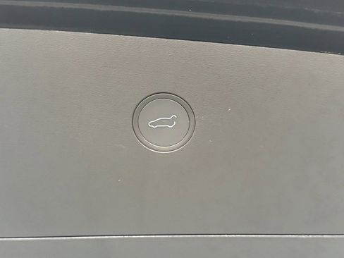 Used 2017 Tesla Model X 75D image 37