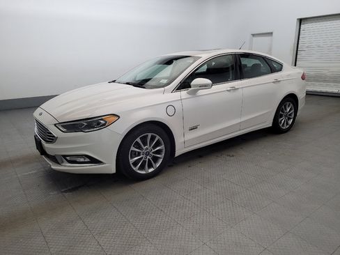 Used 2018 Ford Fusion Energi Titanium image 2
