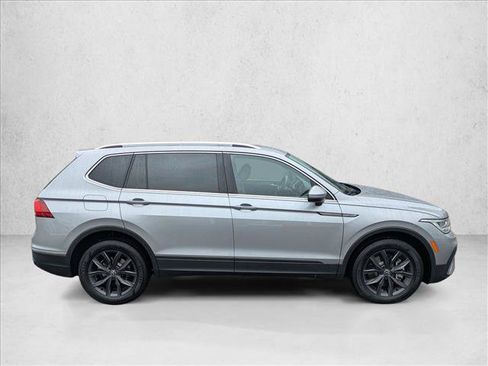 Used 2022 Volkswagen Tiguan SE FWD image 4