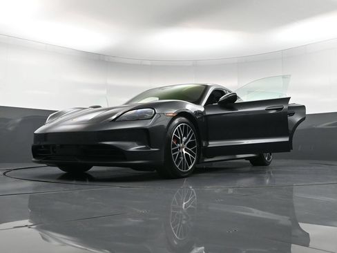 New 2026 Porsche Taycan 4S AWD/4WD image 40