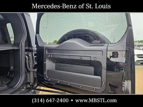 Used 2025 Land Rover Defender 110 V8 AWD/4WD image 13