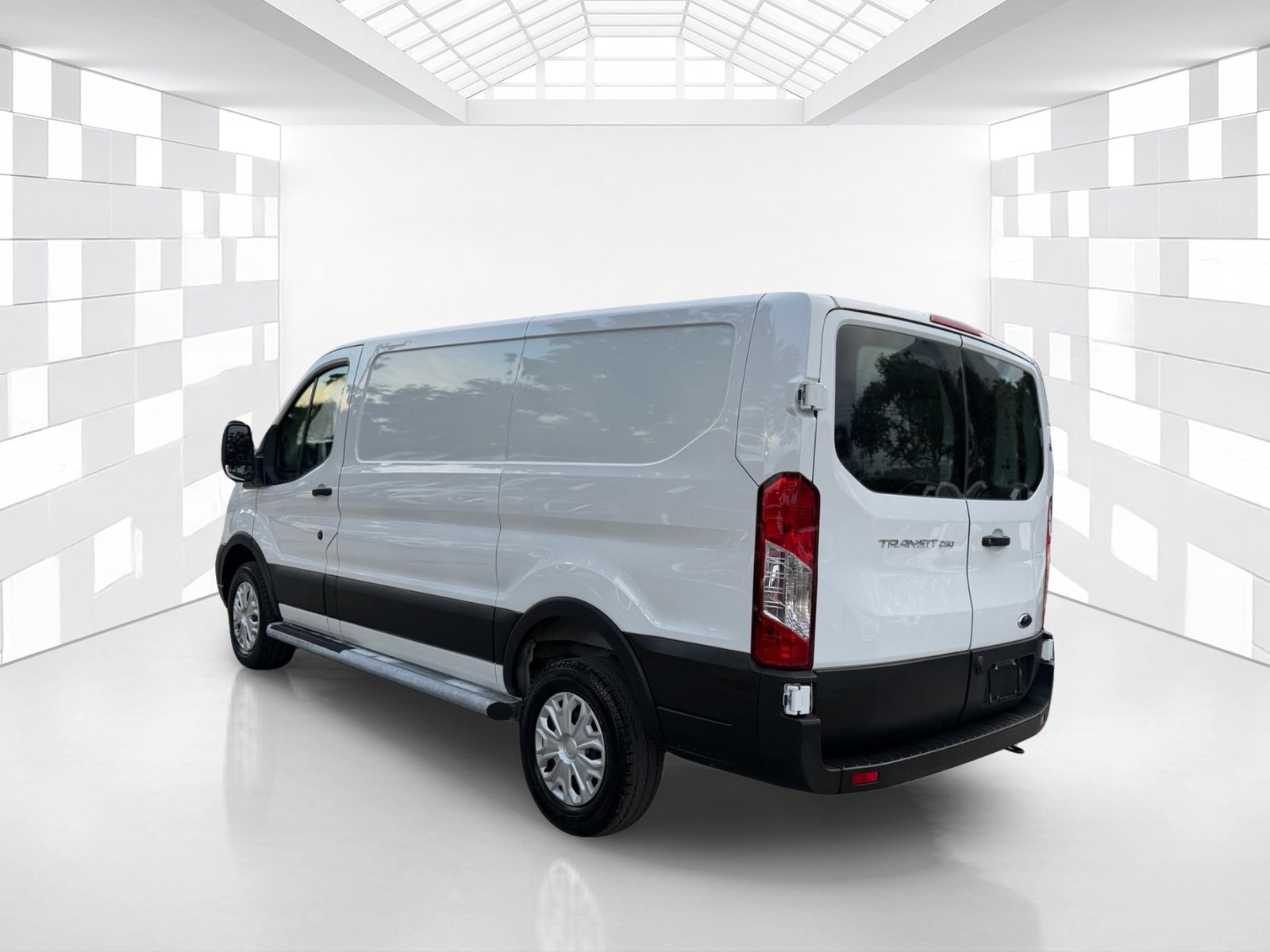 Used 2025 Ford Transit 250 Low Roof w/ Exterior Upgrade Package RWD image 5
