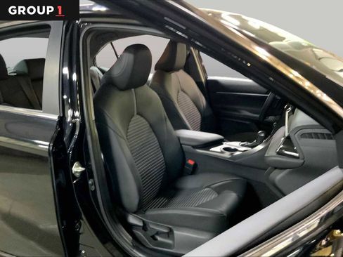 Used 2024 Toyota Camry SE FWD image 9