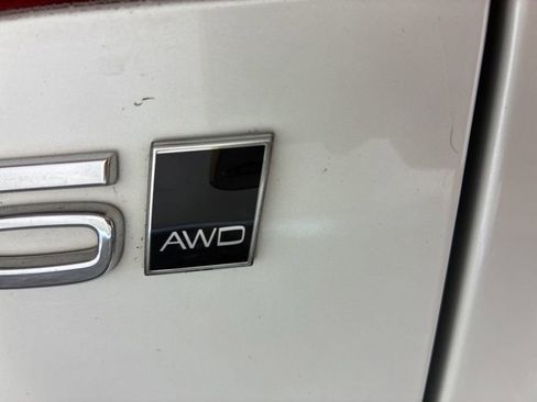 Used 2024 Volvo XC60 B5 Plus image 25