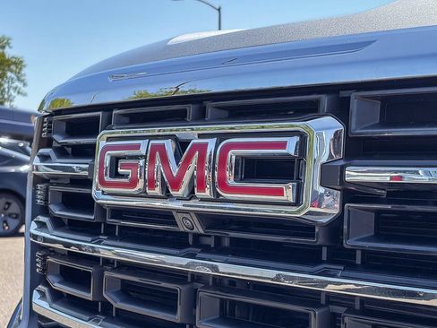 Used 2025 GMC Acadia Elevation FWD image 13