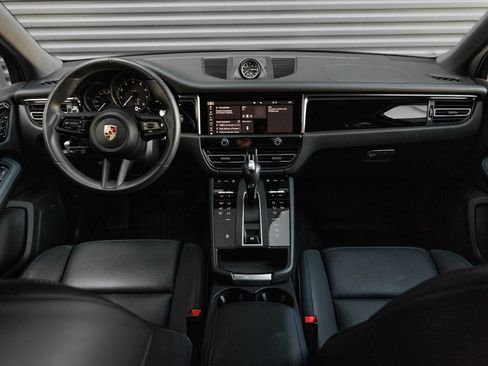 Certified 2025 Porsche Macan AWD/4WD image 16