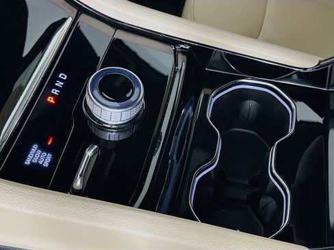 Used 2023 Jeep Grand Cherokee Limited image 25