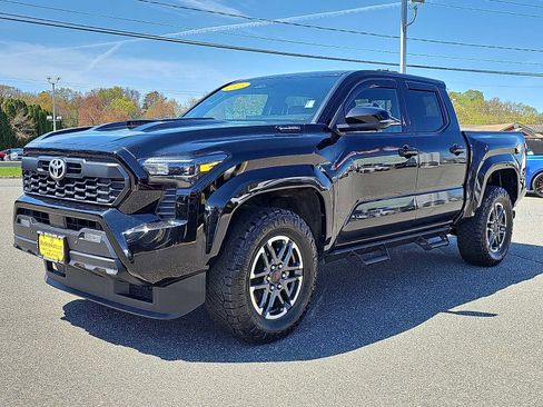 Used 2025 Toyota Tacoma TRD Sport w/ TRD Sport Premium Package AWD/4WD image 3