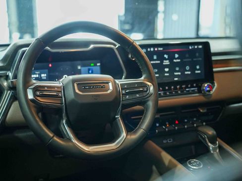 Used 2024 GMC Canyon Denali image 23