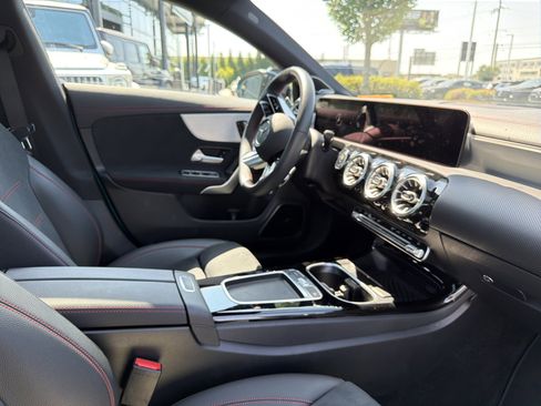 Used 2025 Mercedes-Benz CLA 250 4MATIC image 35