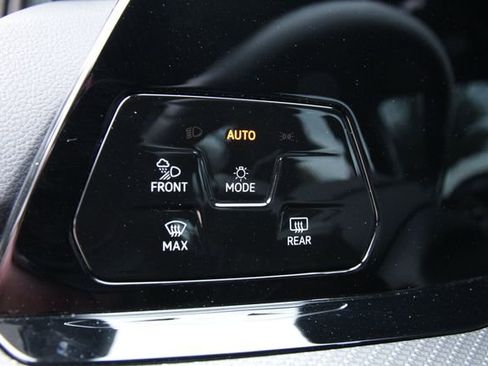 Used 2024 Volkswagen Golf R image 17