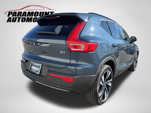 Used 2026 Volvo XC40 B4 Plus w/ Climate Package FWD image 7