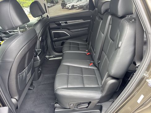 Used 2024 Kia Telluride EX image 20