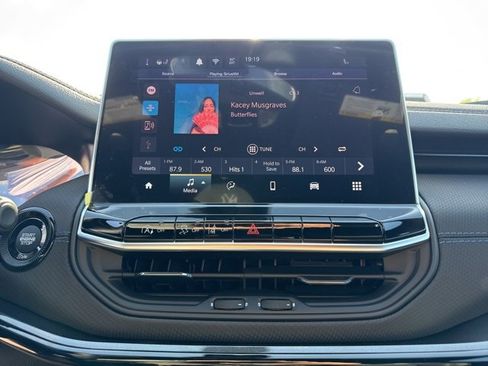 Used 2026 Jeep Compass Latitude image 15